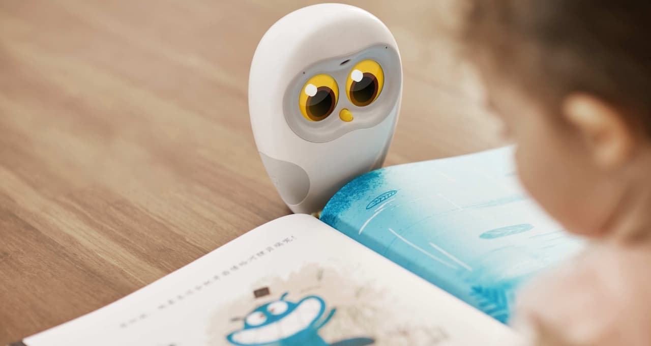 Luka AI Robot background